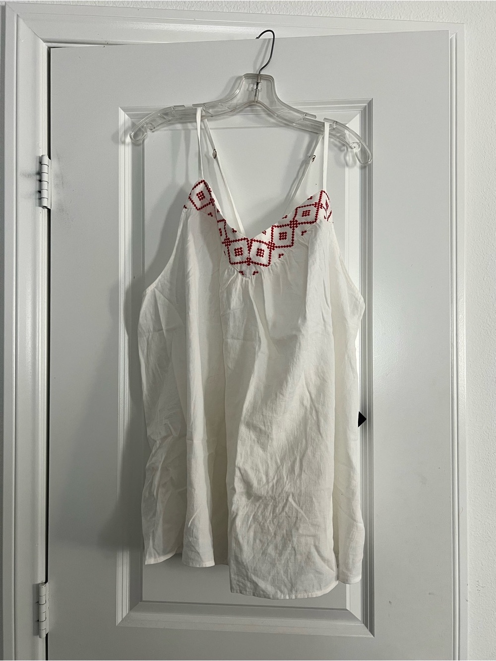 NWT Ava & Viv White Embroidered V-Neck Cami Tank Top